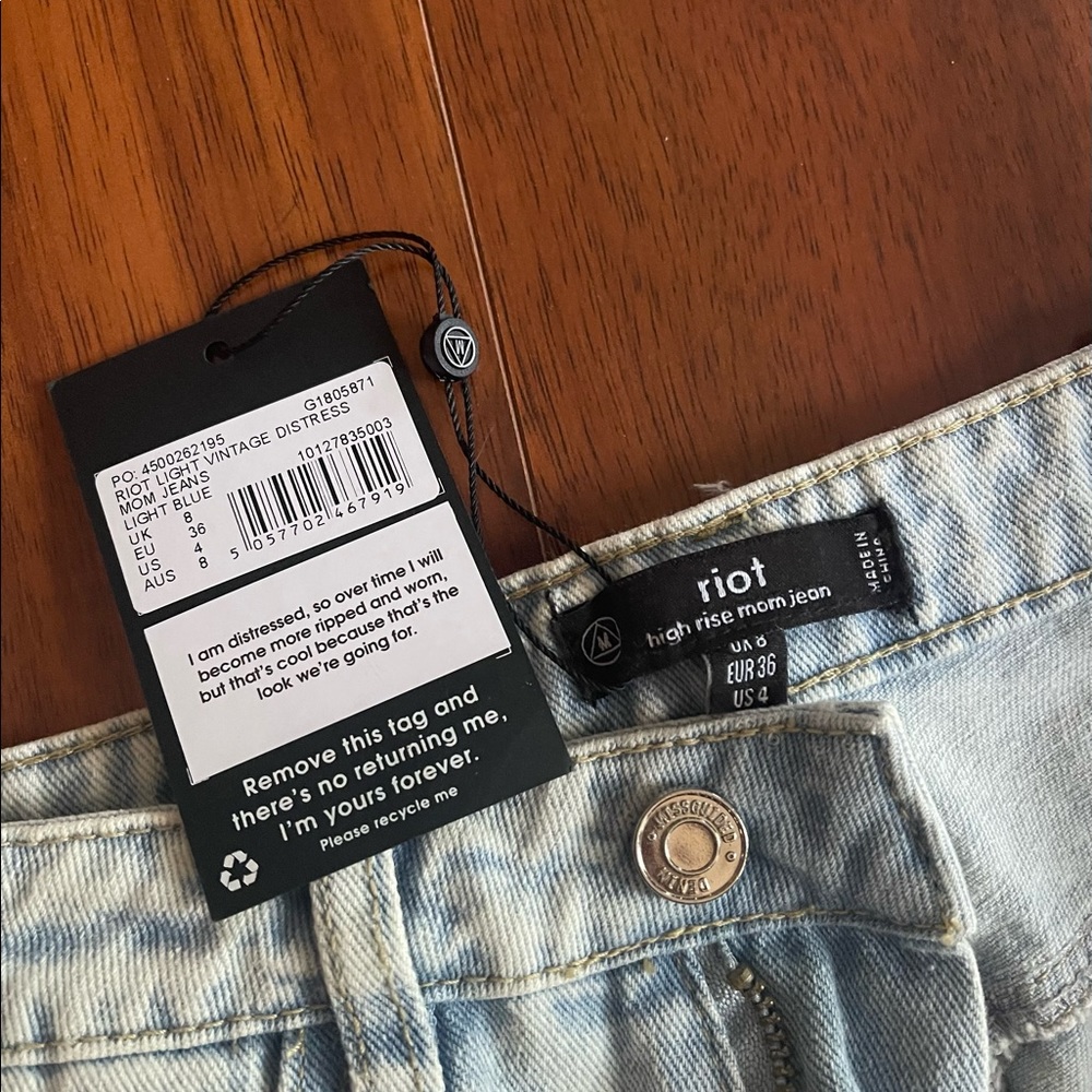 Missguided Ripped Jeans - Picture 4 of 6